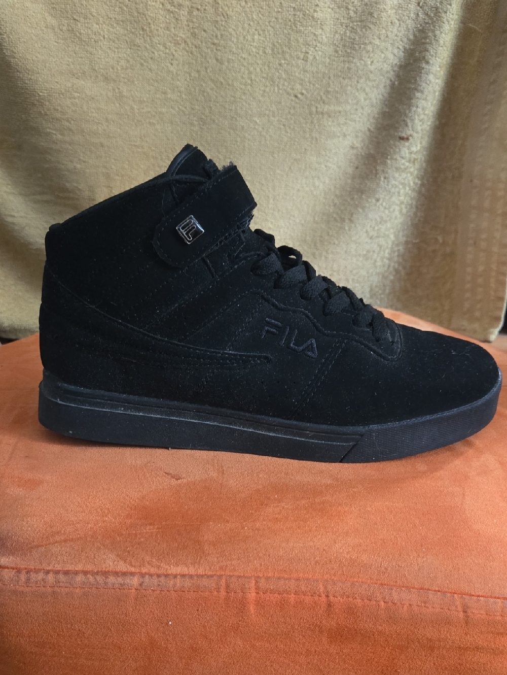 Fila Womens All-Black High Top Suede Sneaker Womens 8.5